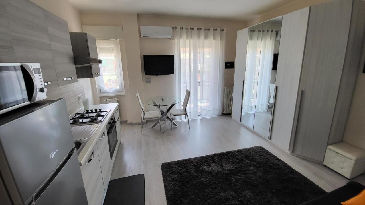 Splendido Monolocale Ristrutturato Ben Arredato Milano